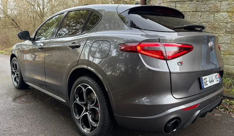 
								Alfa Romeo Stelvio complet									